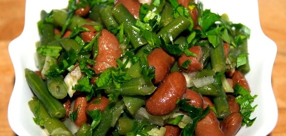 Постный салат с фасолью