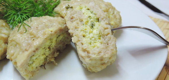 Паровые куриные котлеты с творожно-сырной начинкой