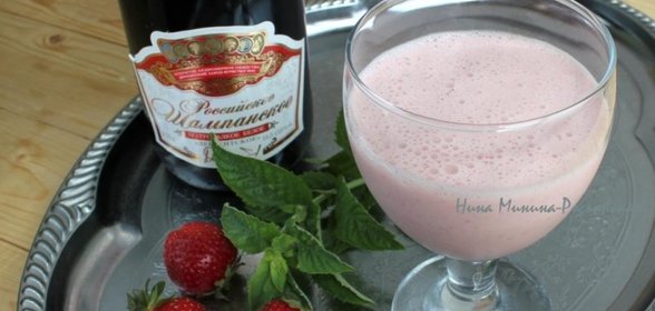 Коктейль с клубникой и мятой
