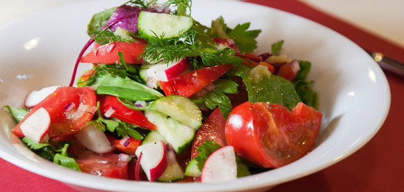 Салат овощной с имбирной заправкой