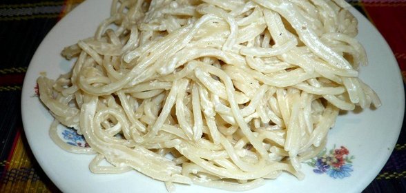 Макароны в сырном соусе на скорую руку