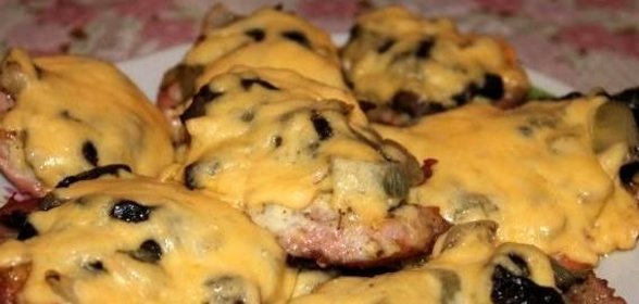 Свинина с грибами под сыром