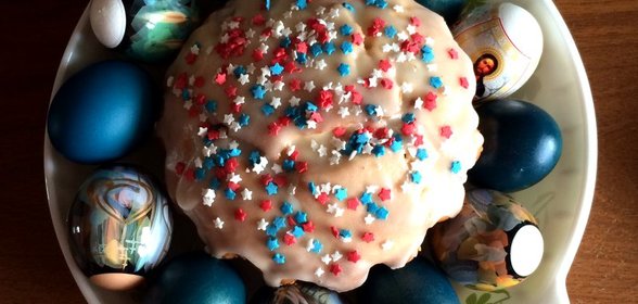 Кулич с изюмом и лимонной цедрой