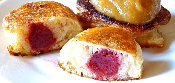 Постные пирожки с вишней и абрикосами