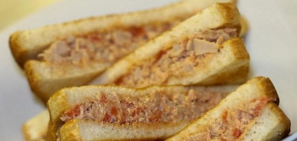 Сэндвич с тунцом