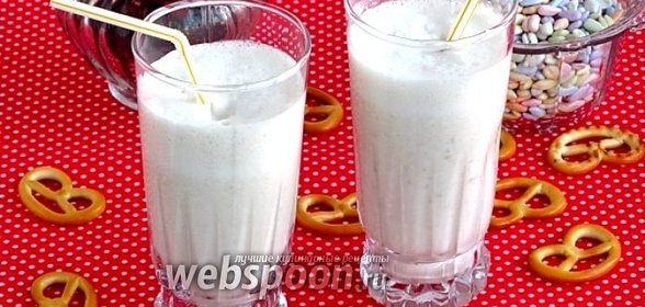 Коктейль десертный с бананом, мороженым и коньяком