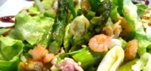 Салат из морского коктейля