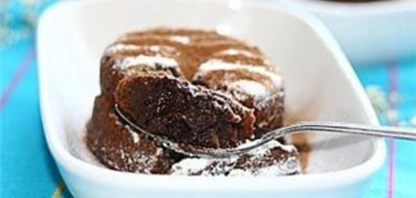 Горячий шоколадный пирог