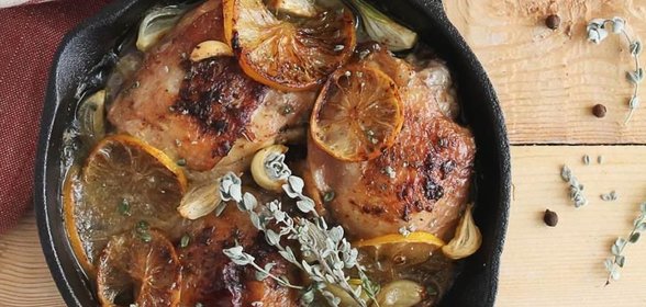 Курица с лимоном, орегано и белым вином