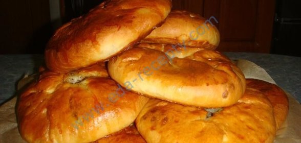 Беляши с мясом в духовке на дрожжах