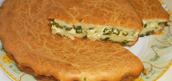 Заливной пирог с зеленым луком и яйцом
