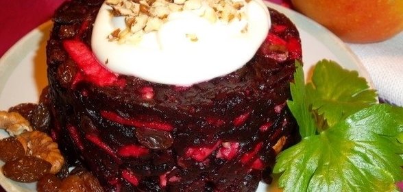 Свекла с изюмом и грецким орехом