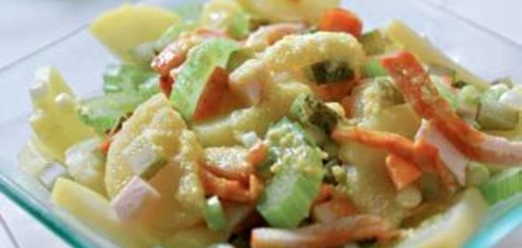 Салат из картофеля и копченой птицы с можжевеловым маслом
