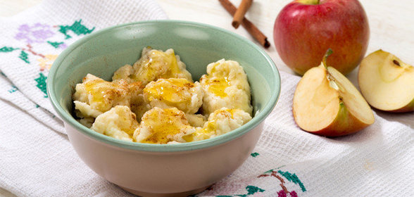 Галушки с яблоками