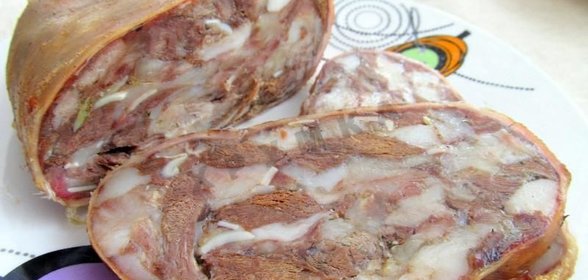 Сальтисон из свиной головы в желудке