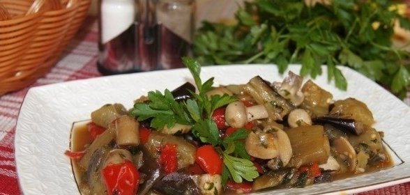 Тушеные баклажаны с грибами