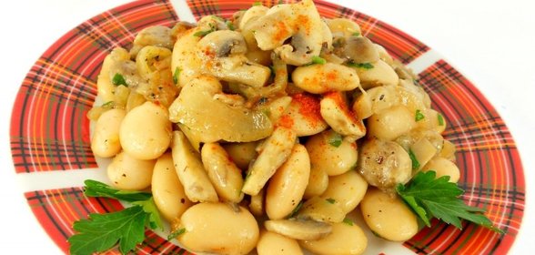 Салат с фасолью и грибами