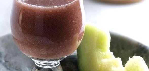 Индийский ласси с клубникой и дыней