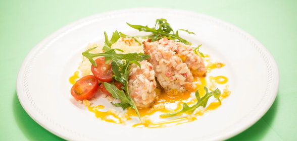 «Краб-кейки» с соусом из манго