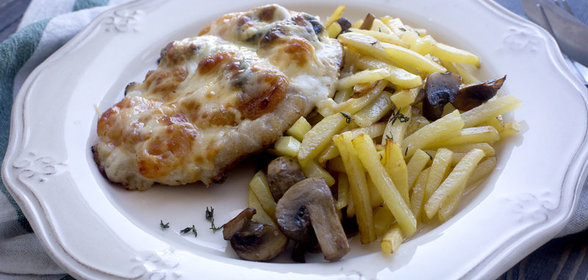 Свинина, запеченная с сухофруктами