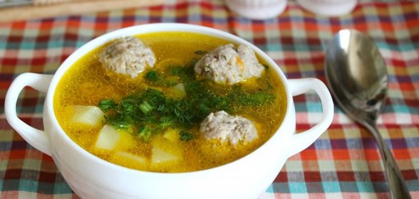 Суп с фрикадельками и яичной вермишелью-паутинкой