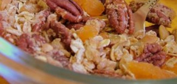 Гранола с пеканом и кленовым сиропом