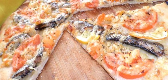 Пицца со шпротами