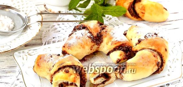 Дрожжевые рогалики с орехово-шоколадной начинкой