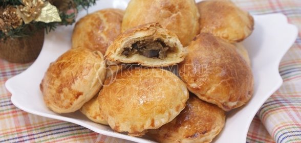 Рождественские пирожки с грибами и курицей