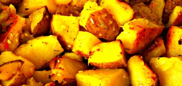 Картофель с розмарином и чесноком