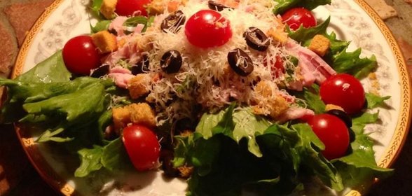 Салат Цезарь Бесхитростный