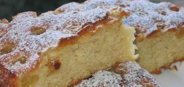 Бисквит с яблоками