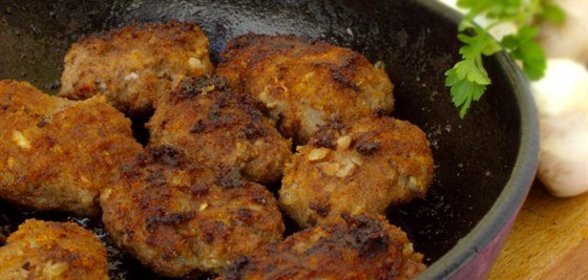 Мясные котлеты в сухарях