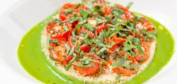 Теплый кускус с кремом из зеленой фасоли