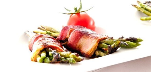 Спаржа с ветчиной