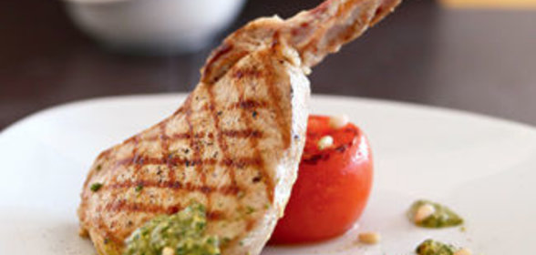 Свиные котлеты с сальсой верде