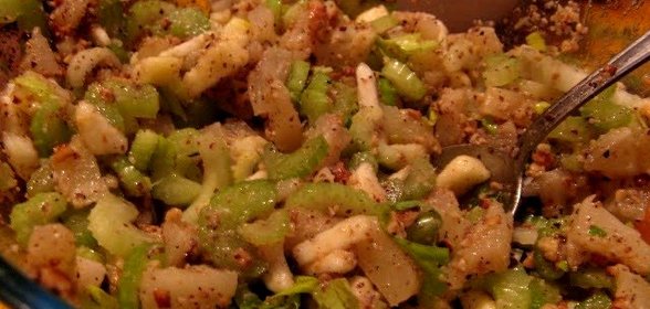 Салат с сельдереем и с ананасом