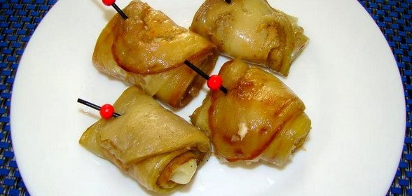 Рулетики из баклажан с огурцом и чесноком