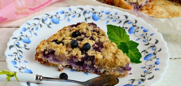 Крамбль с творогом и черникой