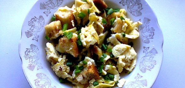 Омлет с гренками
