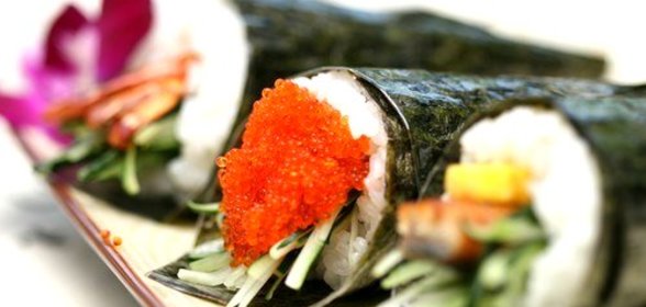 Суши с крабами и икрой