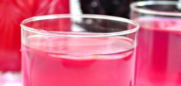 Напиток из базилика с яблоками, мятой и лимоном