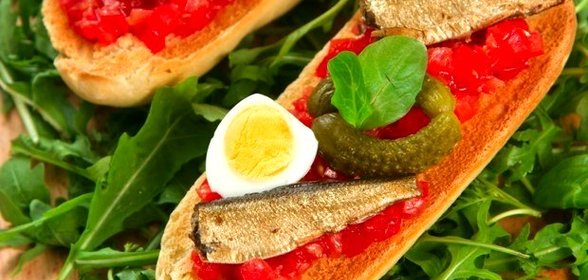 Брускетта со шпротами
