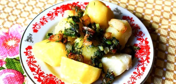 Картофель с салом и зеленью