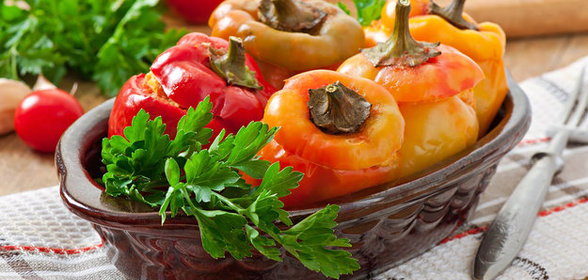 Перец, фаршированный помидорами