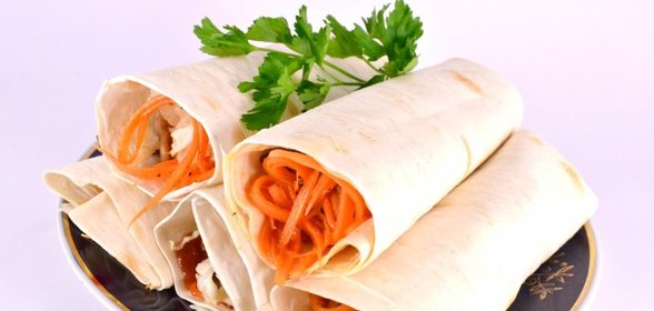 Лаваш с курицей, грибами и корейской морковью