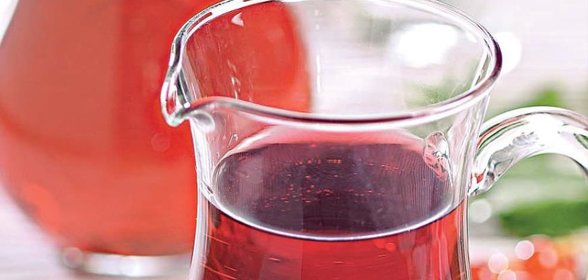 Морс из красной смородины с мелиссой