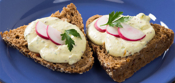 Бутерброд с сыром и яйцом