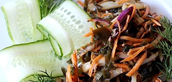 Салат из кальмаров и морской капусты