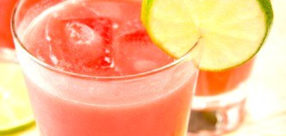 Освежающий красный пунш